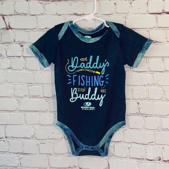 🌸Mossy Oak Daddy’s Fishing Buddies Onsie - Picture 1 of 4